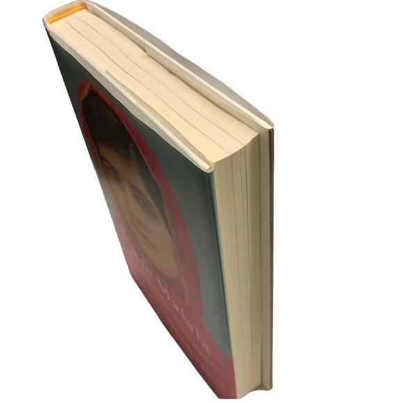 ☄️2/$15☄️ Biography. I am Malala - Picture 2 of 6